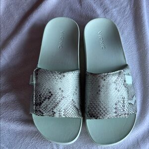 Vionic Mint Snake Pattern Slides